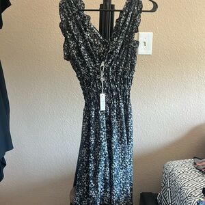Max Studio size M Black & White Floral jumpsuit
